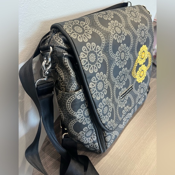 Petunia Pickle Bottom Boxy Diaper Bag Backpack - Picture 5 of 13